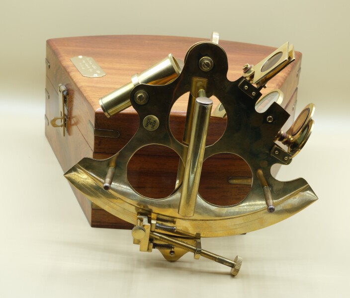 E235 - SEXTANT, MADE IN INDIA, 21ST CENTURY, REVERSE VIEW (Image 1811b)