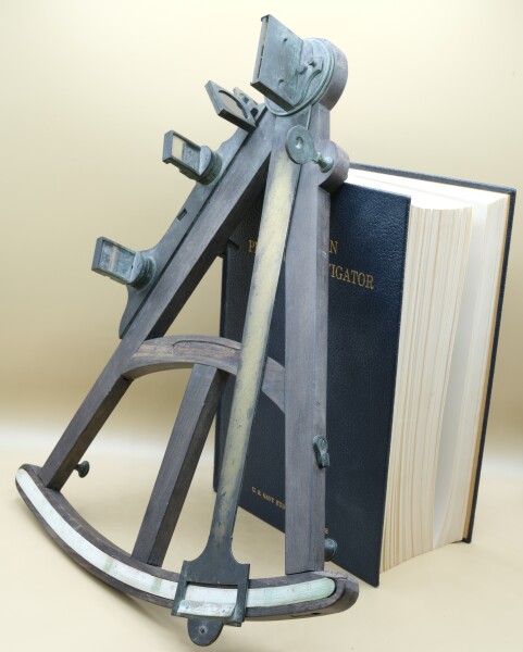 E235 - OCTANT, ENGLISH, EARLY 19TH CENTURY, BACK OBLIQUE VIEW (Image 1819b)