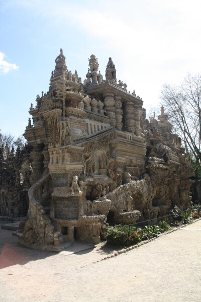 E264 - Le Palais ideal, Ferdinand Cheval, 1879-1912 - from William Blomstedt